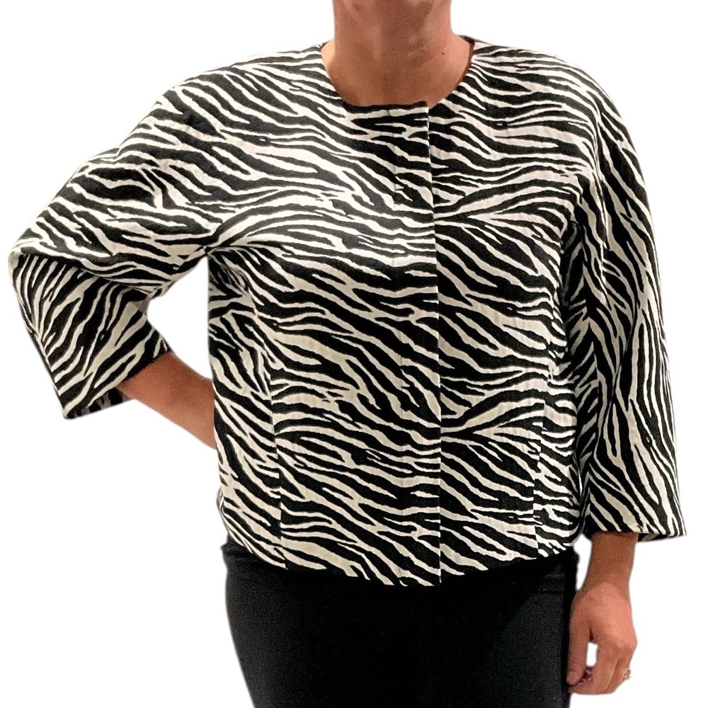 Chico's Zebra Print Jacket Size 2 Blazer Career Minimalist Chic 3/4 Sleave Swing